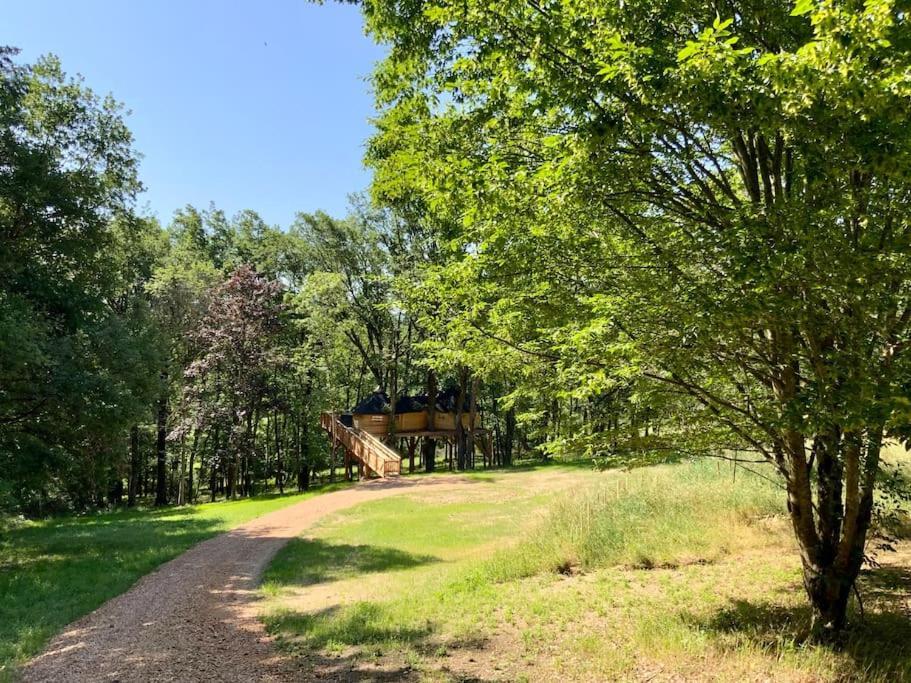 La Cabane Perchee De La Mure Bongheat Exterior foto